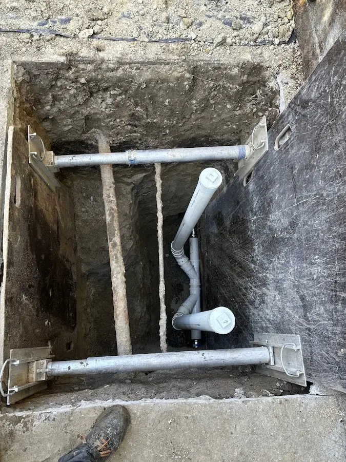 Experienced plumber completing Drain Cleaning work in Ontelaunee